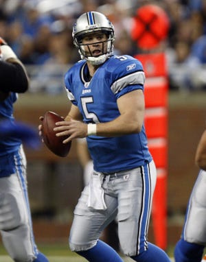 Detroit Lions quarterback Drew Stanton looks to pass against the Chicago Bears, Dec. 5, 2010.