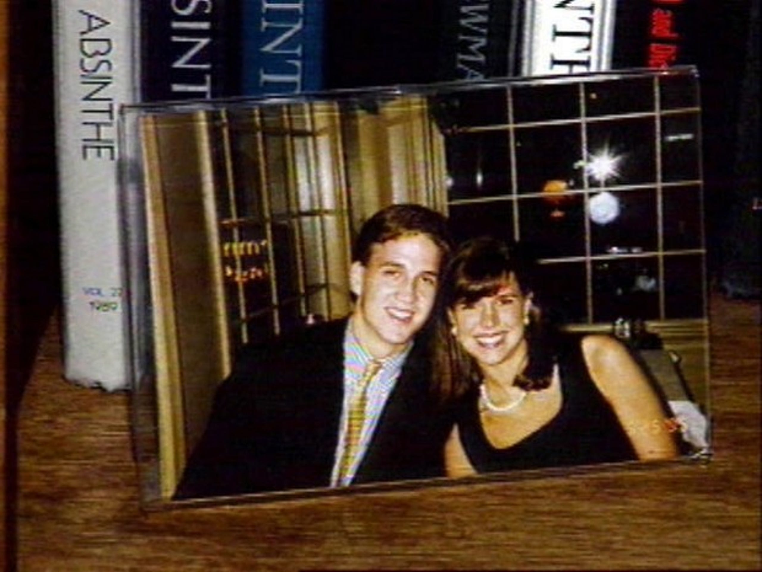 Peyton manning wife divorce 2010