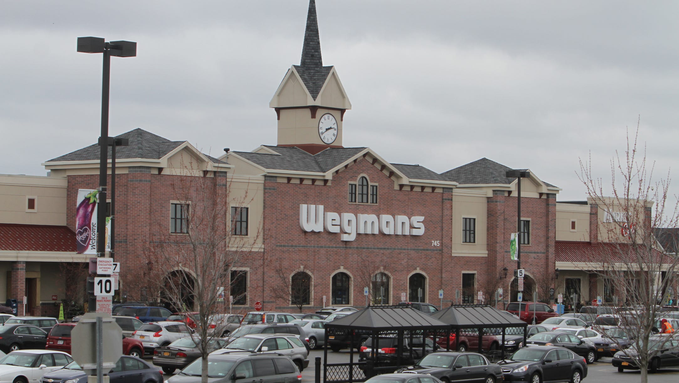 Wegmans holiday hours 2022 Christmas, New Year's hours