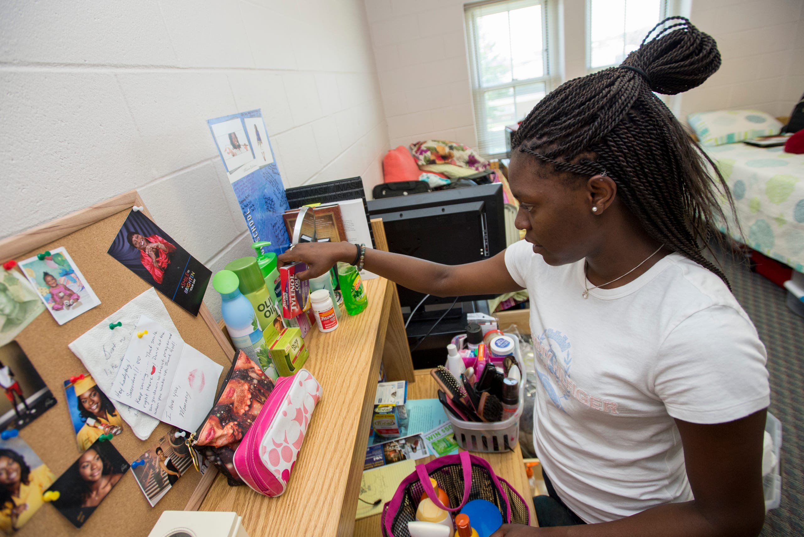 Umes Students Move In