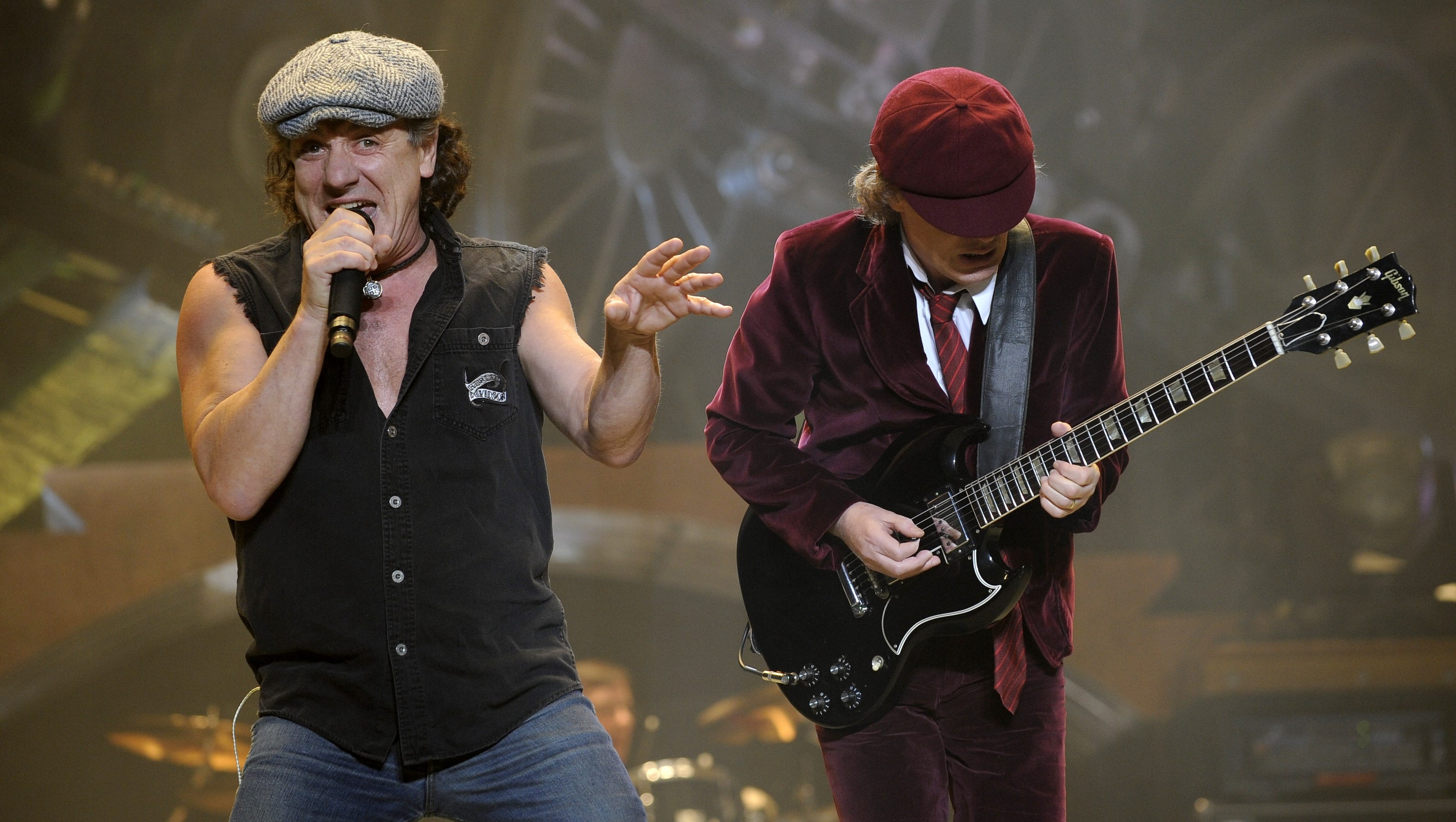Rock band AC/DC releases entire catalog on iTunes Rock band AC/DC releases entire catalog on iTunes