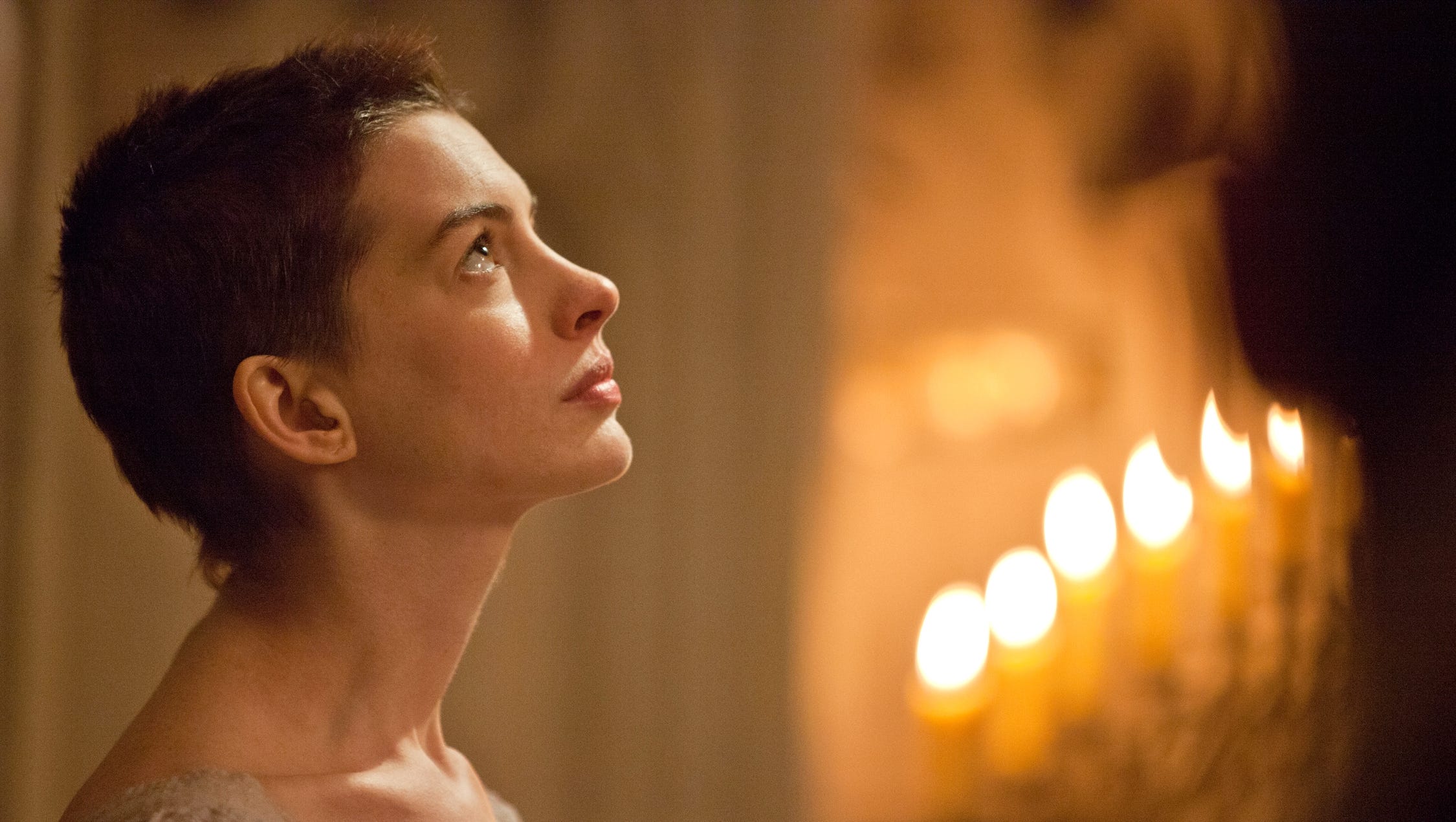 Anne Hathaway got hack-job &#39;Les Mis&#39; haircut on camera