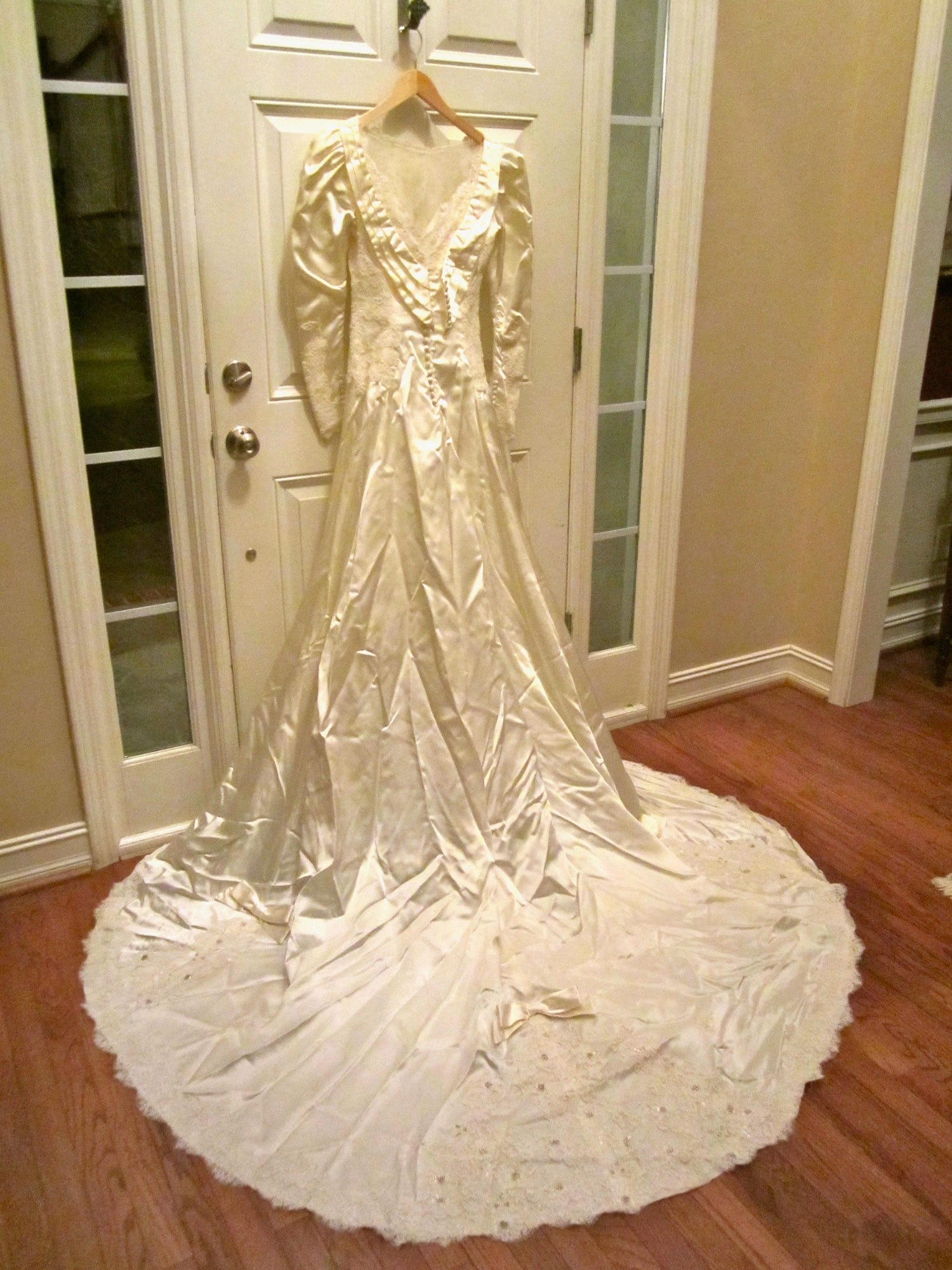 After 26 Years Mom Finds She S Got Wrong Wedding Dress