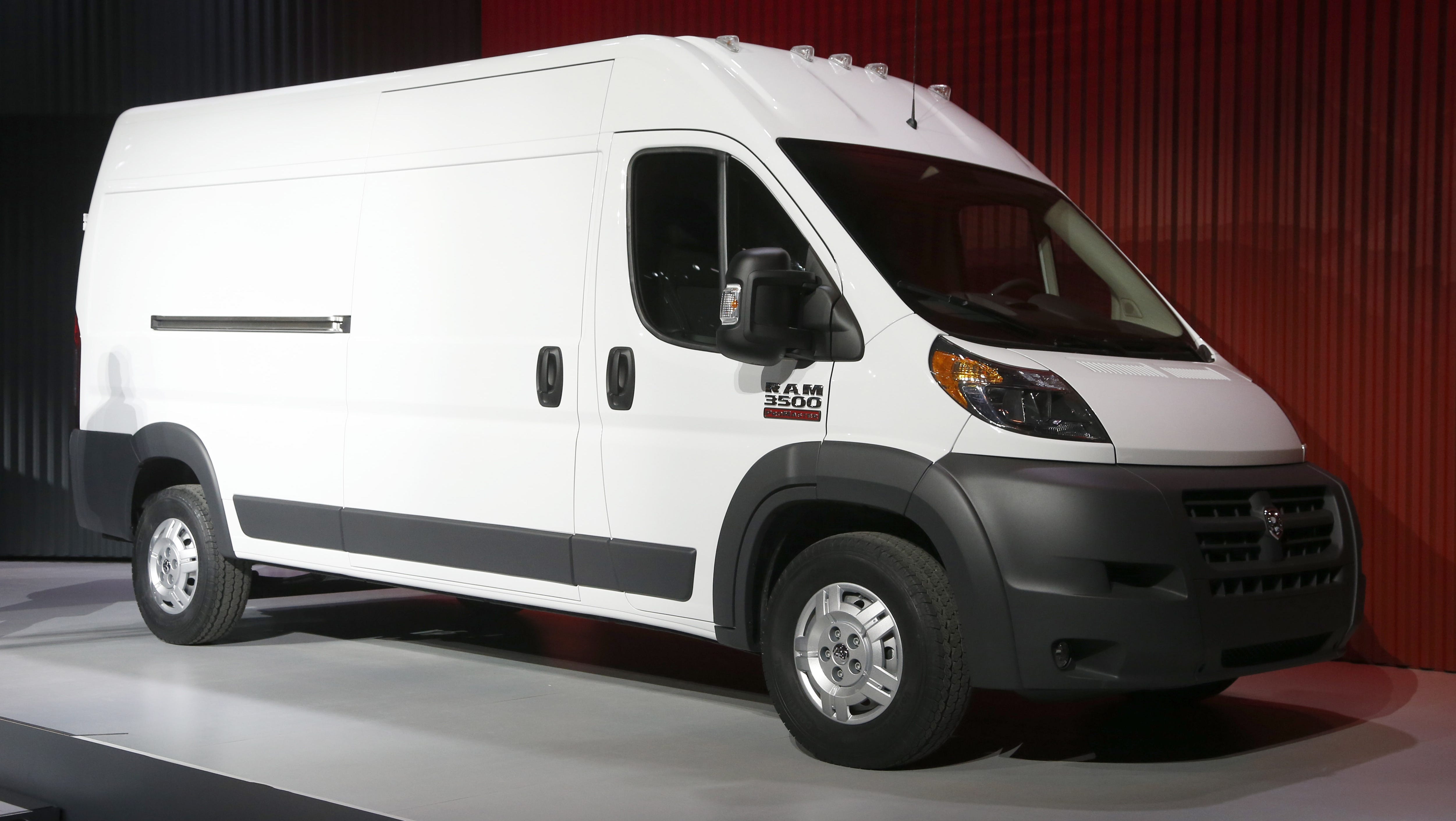 Nissan show new vans