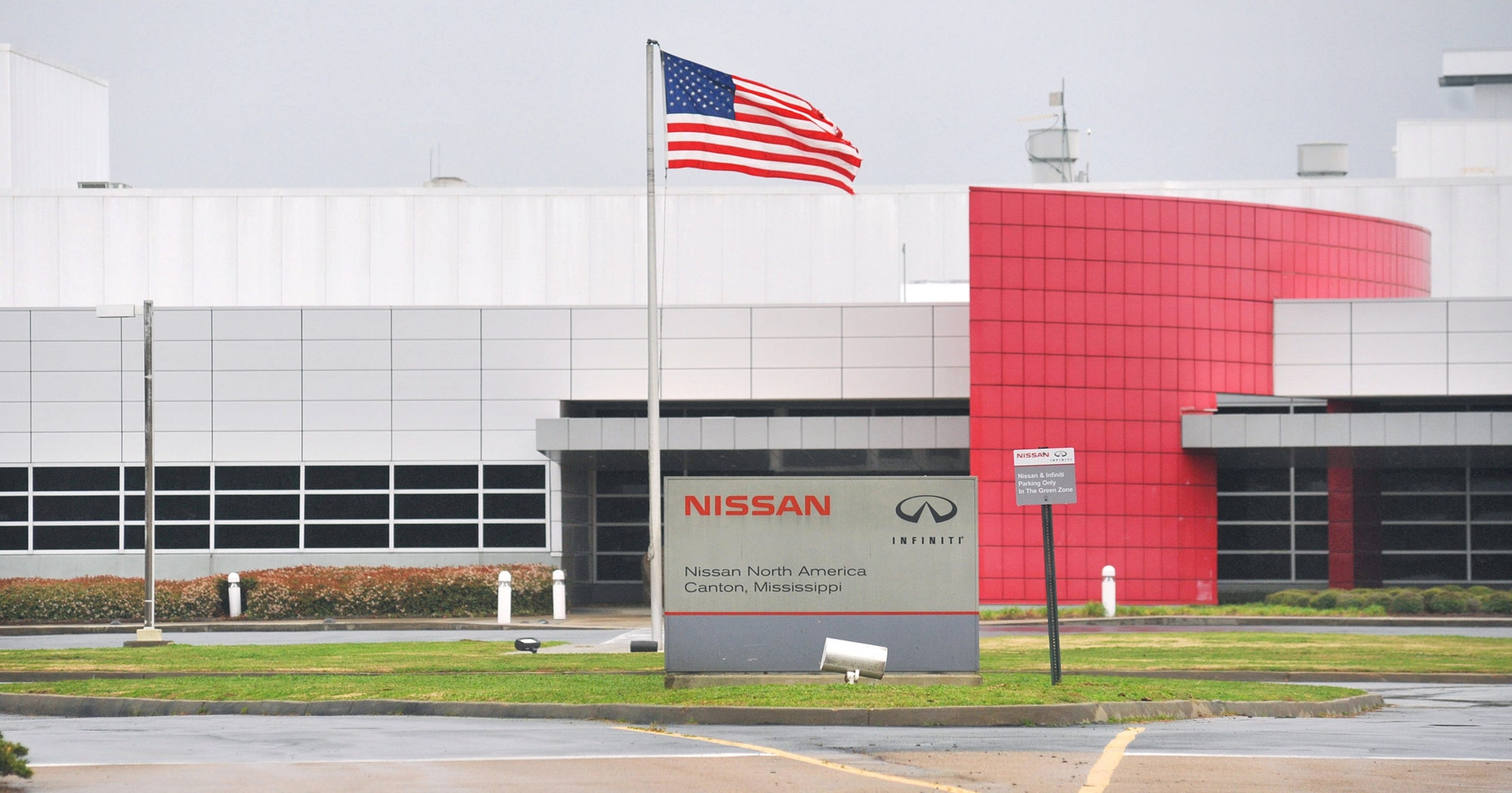 UAW seeks inroads in South at Nissan plant