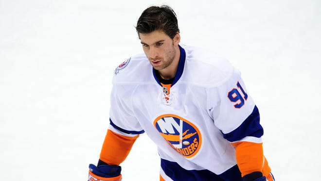 New York Islanders center John Tavares has signed with Bern of the Swiss league.
