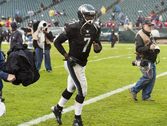 Vick says all the right things about quarterback situation 
