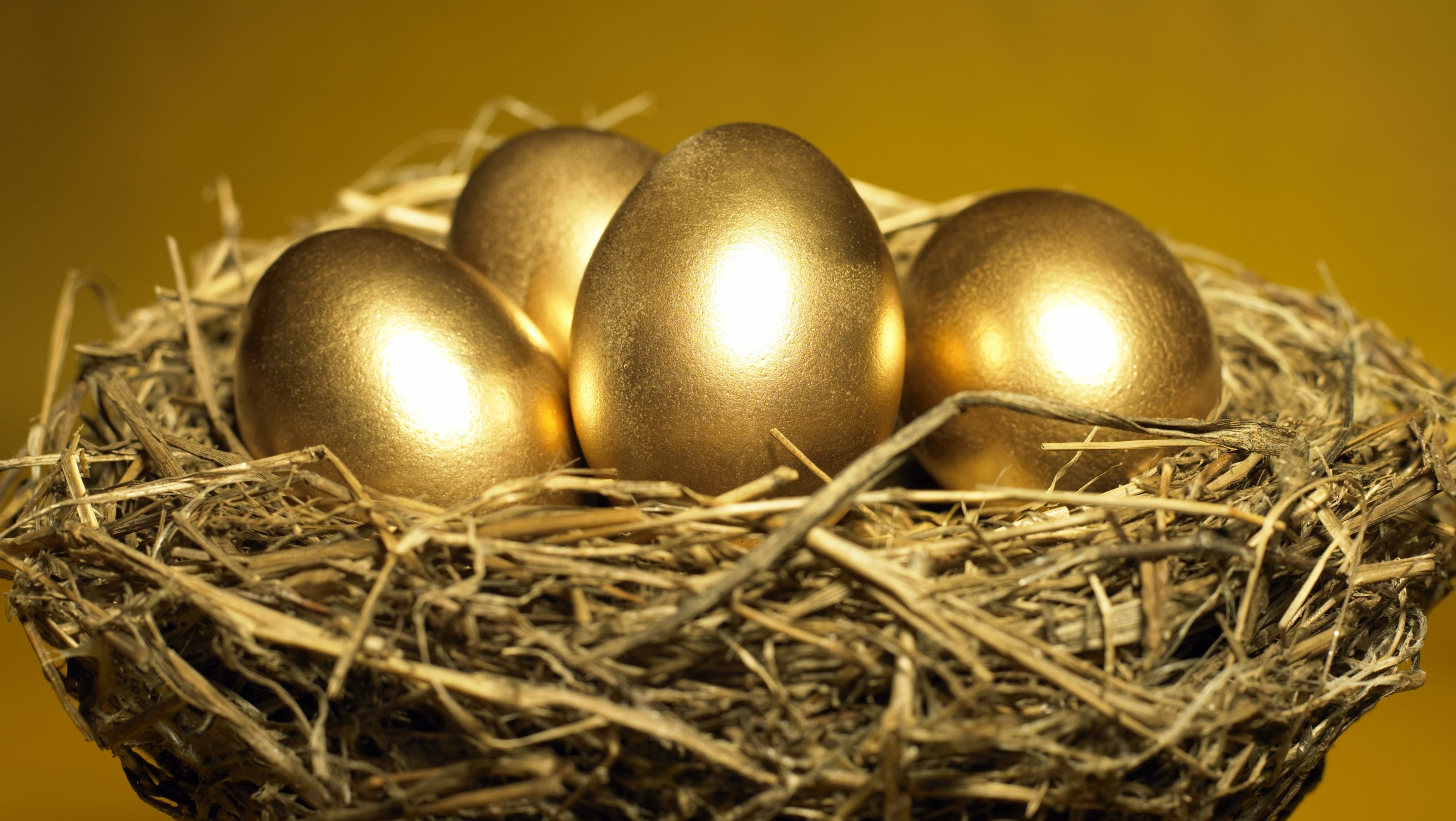 Золотые яйца 2. Золотое яйцо. Яйцо куриное золотое. Пасхальные яйца золото. Золотые яйца на Пасху.