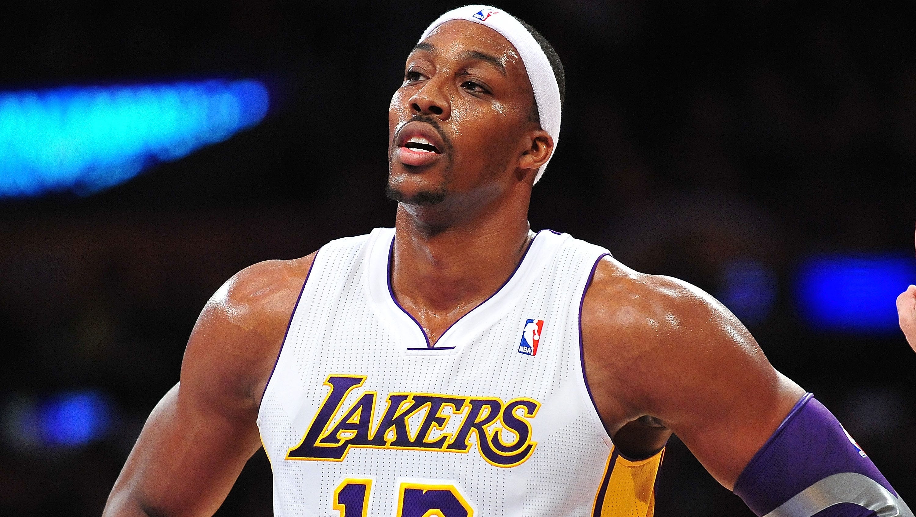 Magic Draw First Blood Against Dwight Howard Lakers