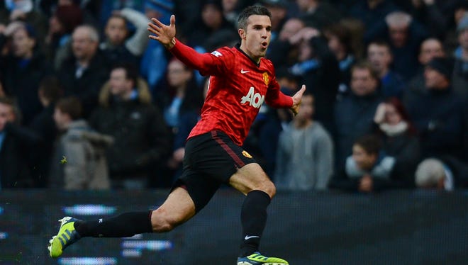 Van Persie Gives United 3 2 Win At City In Epl