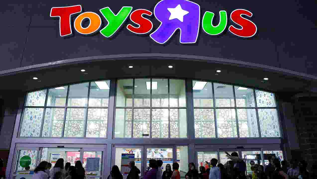 You Can Still Use Your Toys R Us Gift Cards At These Stores - roblox card kmart