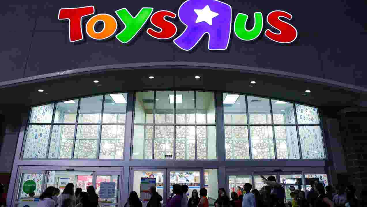 Toys R Us July 31 Is Last Chance To Get Something For Gift Cards - forgot to use that last toys r us gift card july 31 is last day to trade in at kmart
