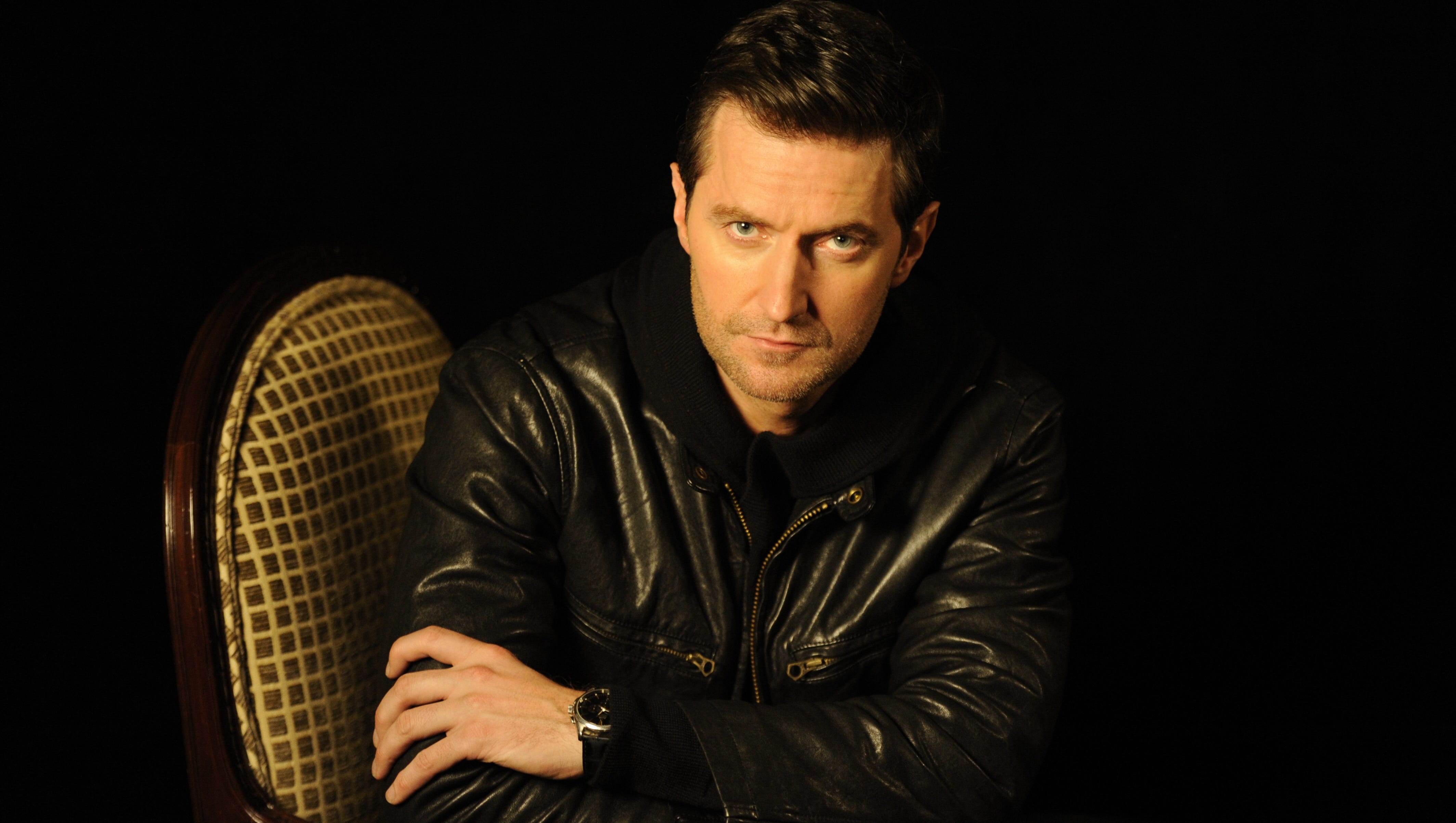 Hobbit Star Armitage Finds A Wee Bit Of Fame 1,453 likes · 9 talking about this. hobbit star armitage finds a wee bit