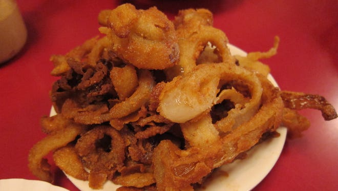 Rutts: The specialty at Rutt's Hut is all things fried, and the onion rings were excellent.