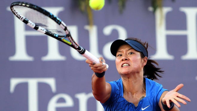 Li Na of China opens her 2013 campaign with a victory against Victoria Azarenka of Belarus in an exhibition match Saturday in Hua Hin, Thailand.