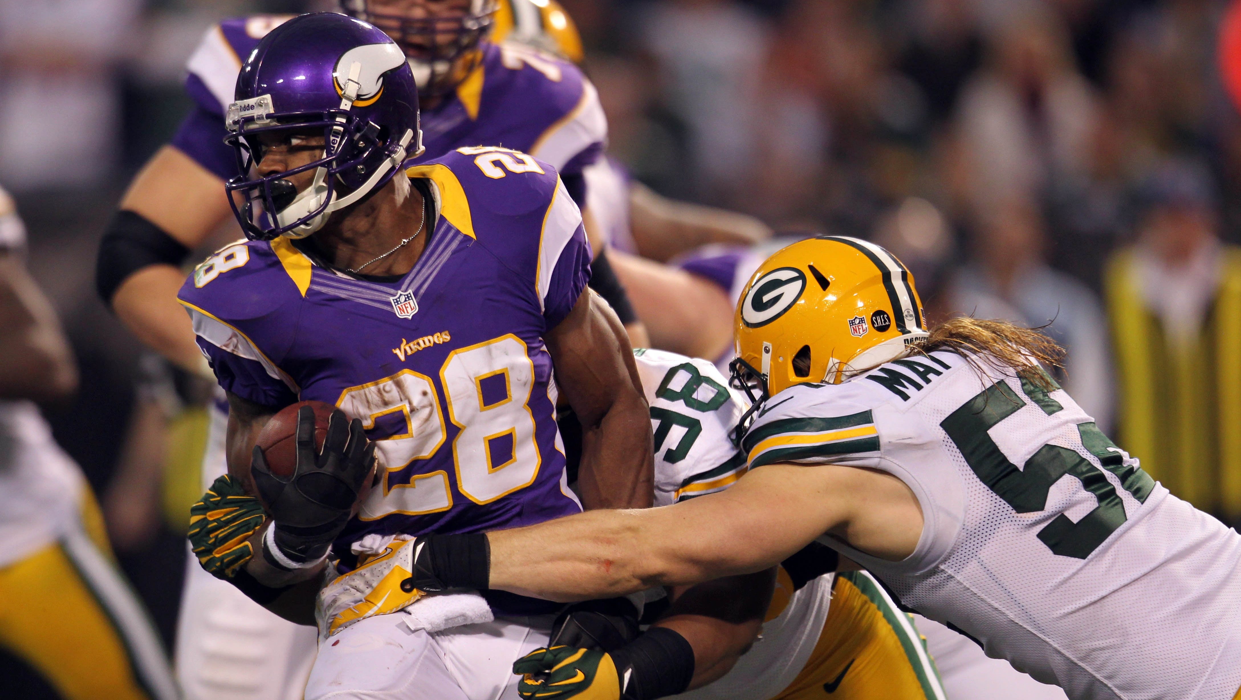 Adrian Peterson Carries Vikings To Playoffs