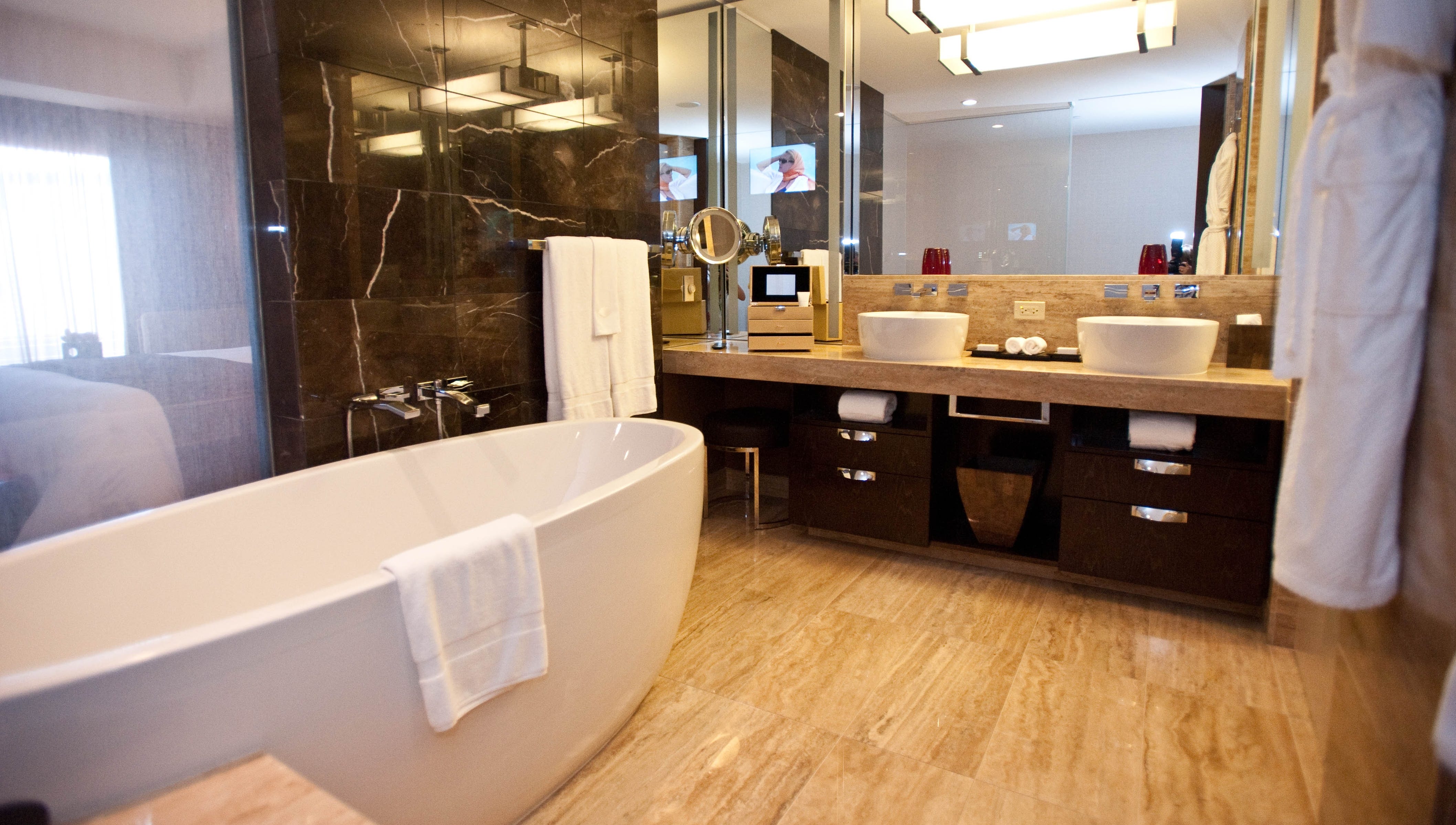 Best Hotel Bathrooms In Las Vegas, Hotels In Vegas With Big Bathtubs