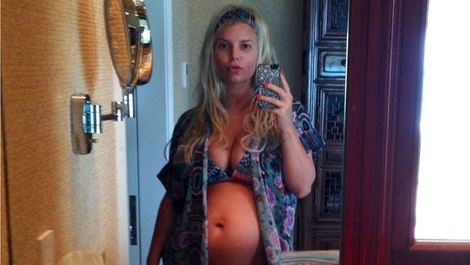 Jessica Simpson is expecting her second child.