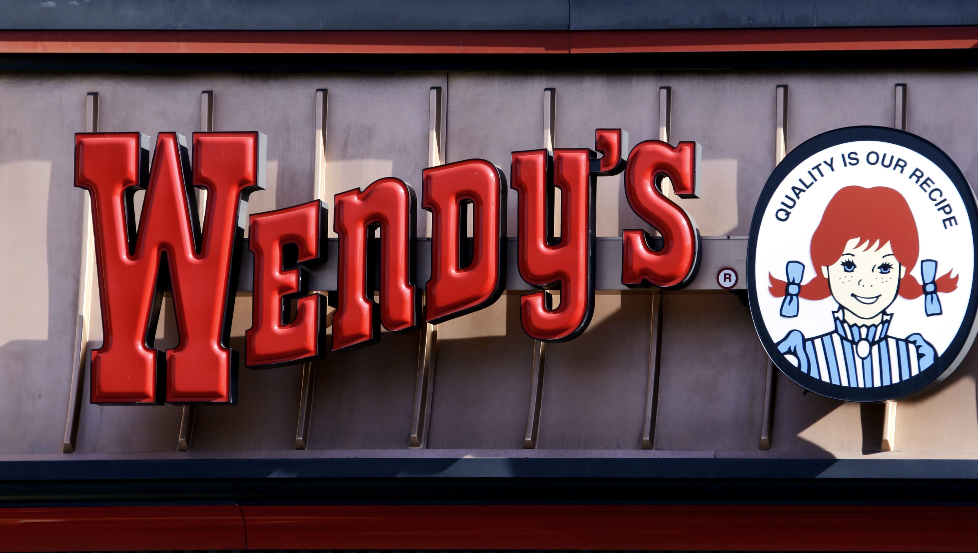 Wendy's tests 'pretzel burger' in focus on breads