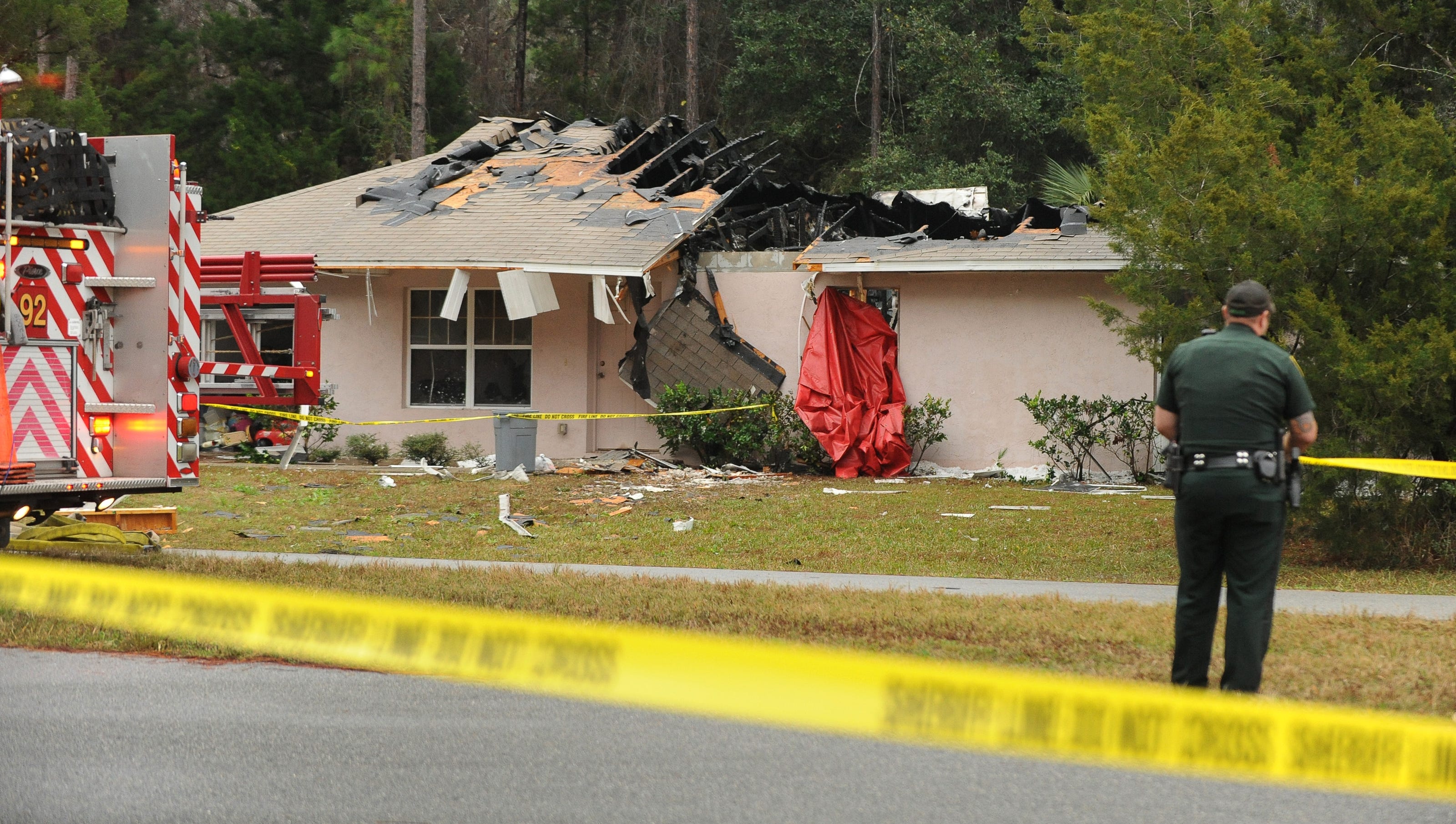 3 dead as plane crashes into Fla. house; homeowner OK