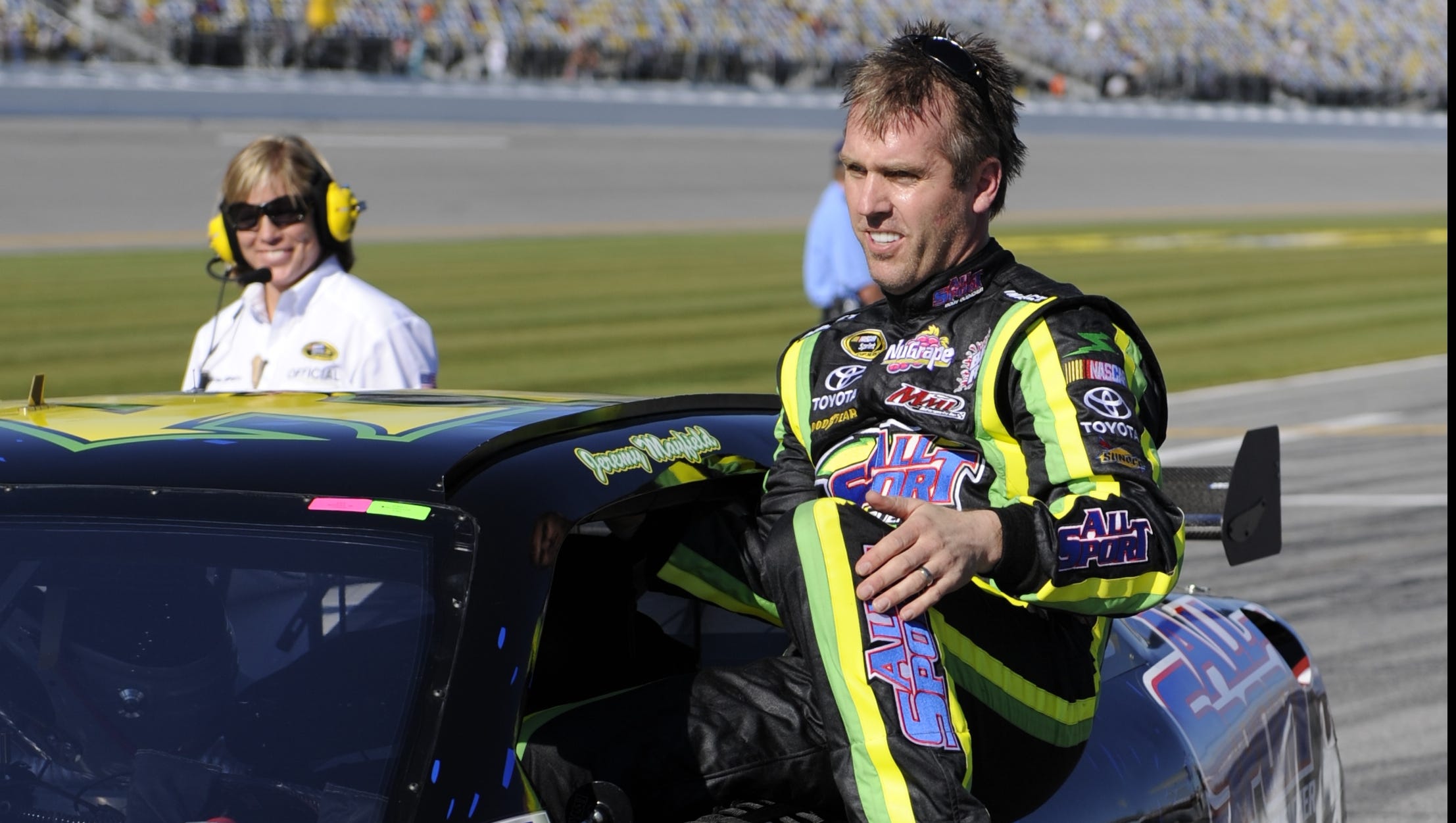 Mayfield calls radio show to confront NASCAR CEO