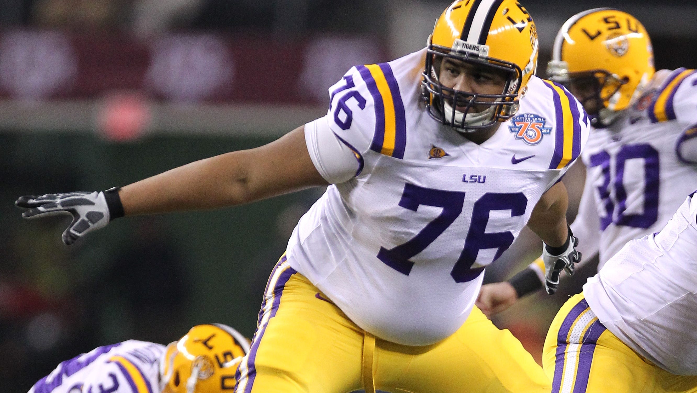 Injured Lsu Junior Tackle Chris Faulk Enters Nfl Draft