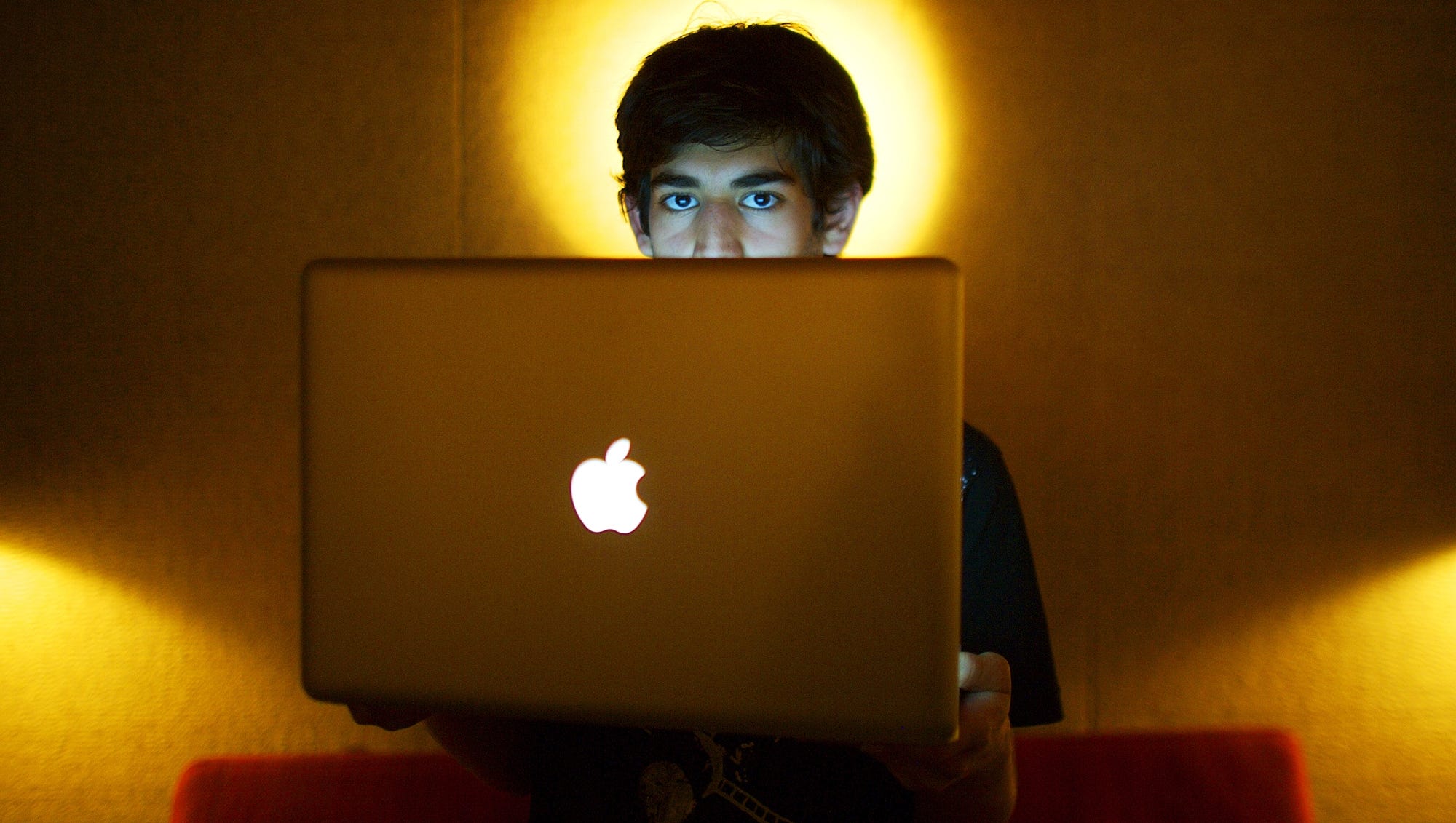 Reddit Co Founder Dies In N Y Weeks Before Trial