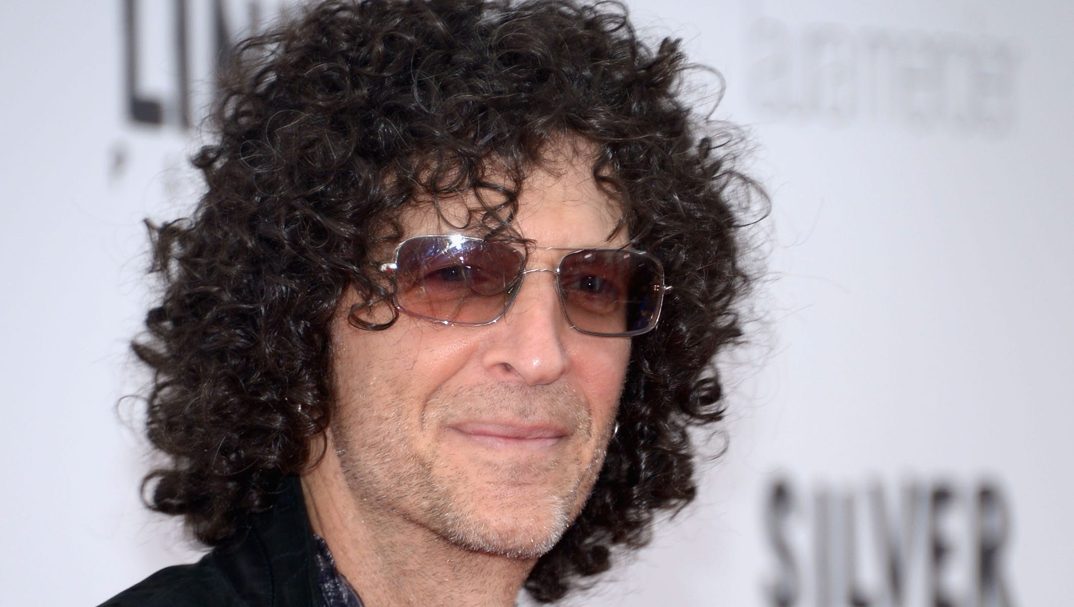 Howard Stern apologizes on air to Lena Dunham