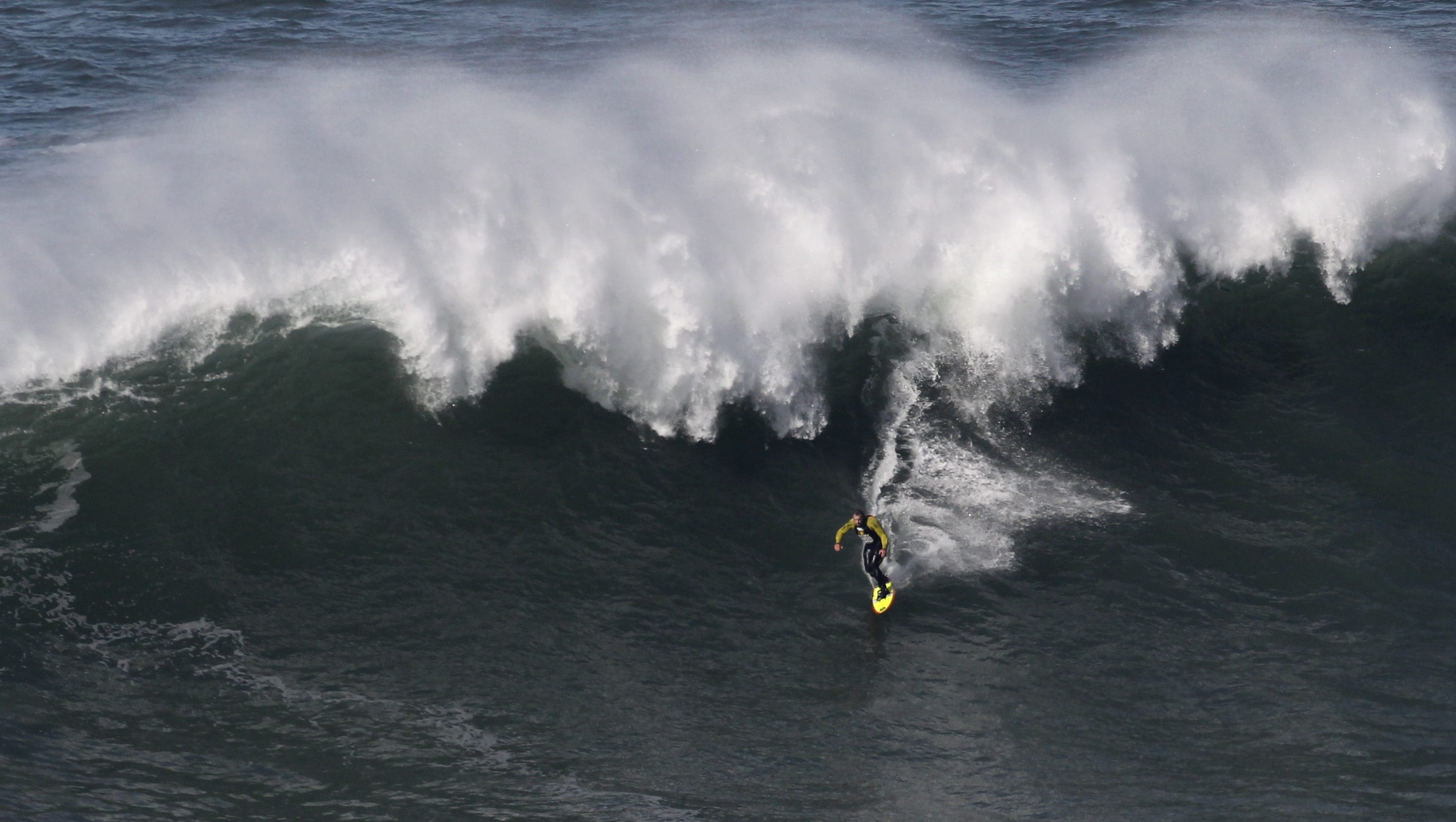 manipulate In most cases Juggling Did U.S. surfer break own record with 100-foot wave?