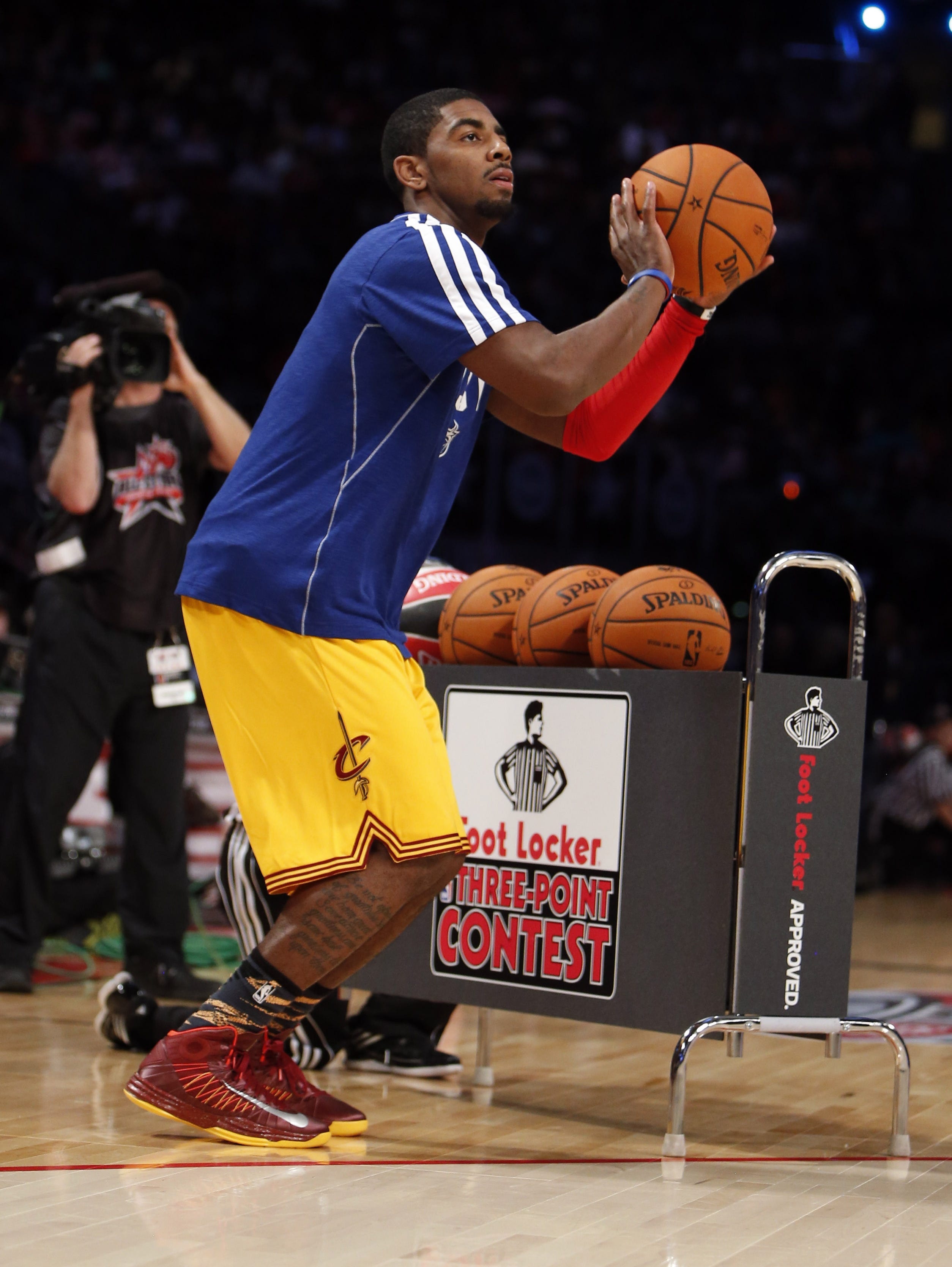 Kyrie Irving owns weekend with three