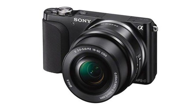With the 16-50mm kit lens, the NEX-3N cuts a very slim profile.
