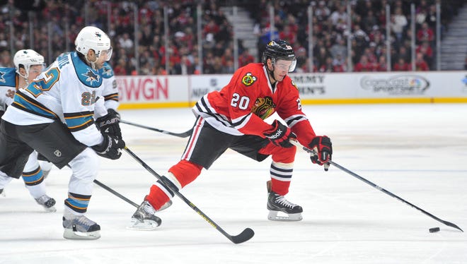 Blackhawks left wing Brandon Saad scored a short-handed goal in the third period to give Chicago a 2-1 lead that it would not relinquish.