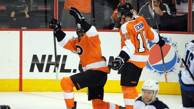Philadelphia Flyers right wing Wayne Simmonds (left) celebrates his go-ahead goal with center Brayden Schenn.