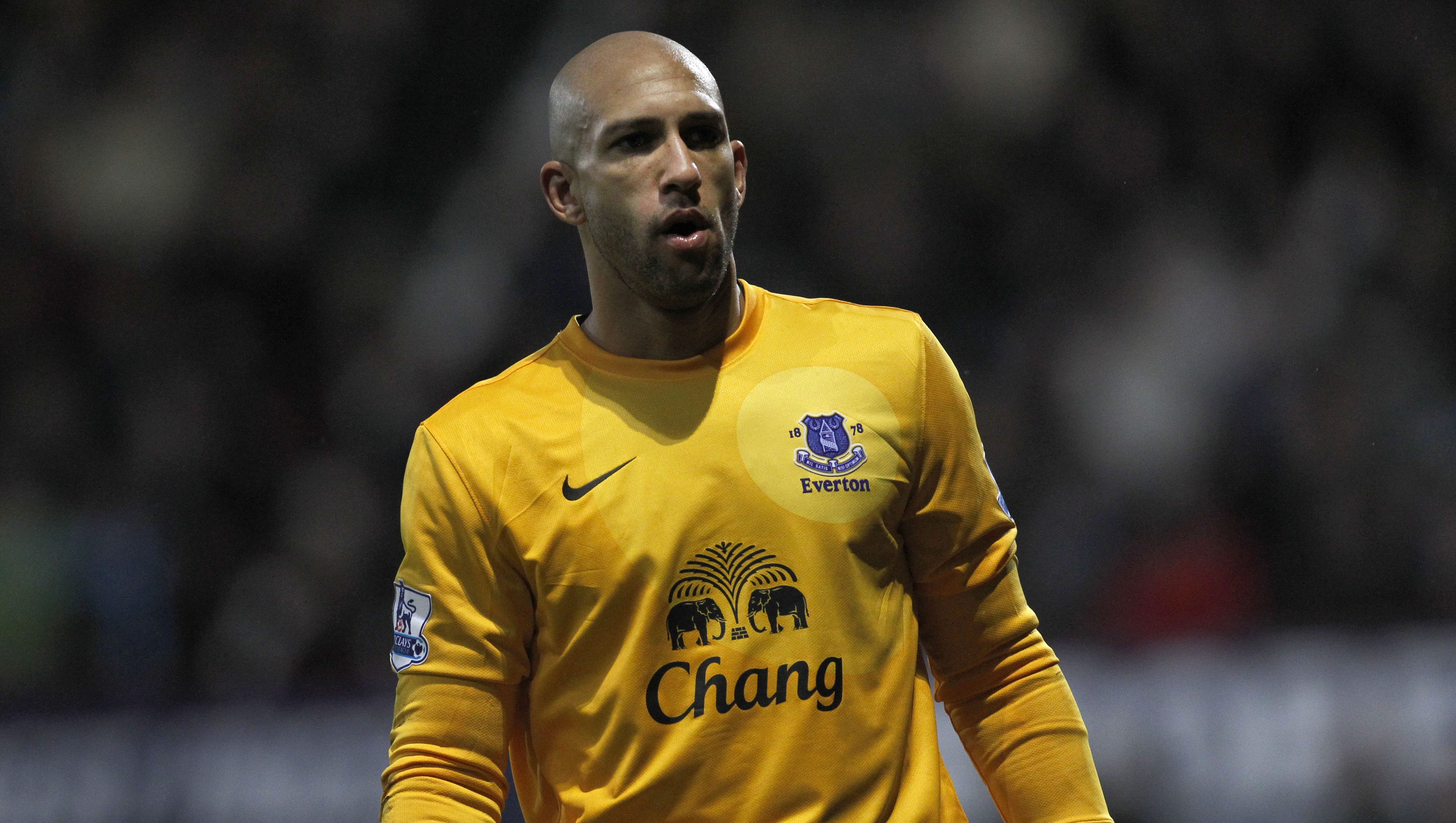 U S Goalkeeper Tim Howard Out With Back Fractures