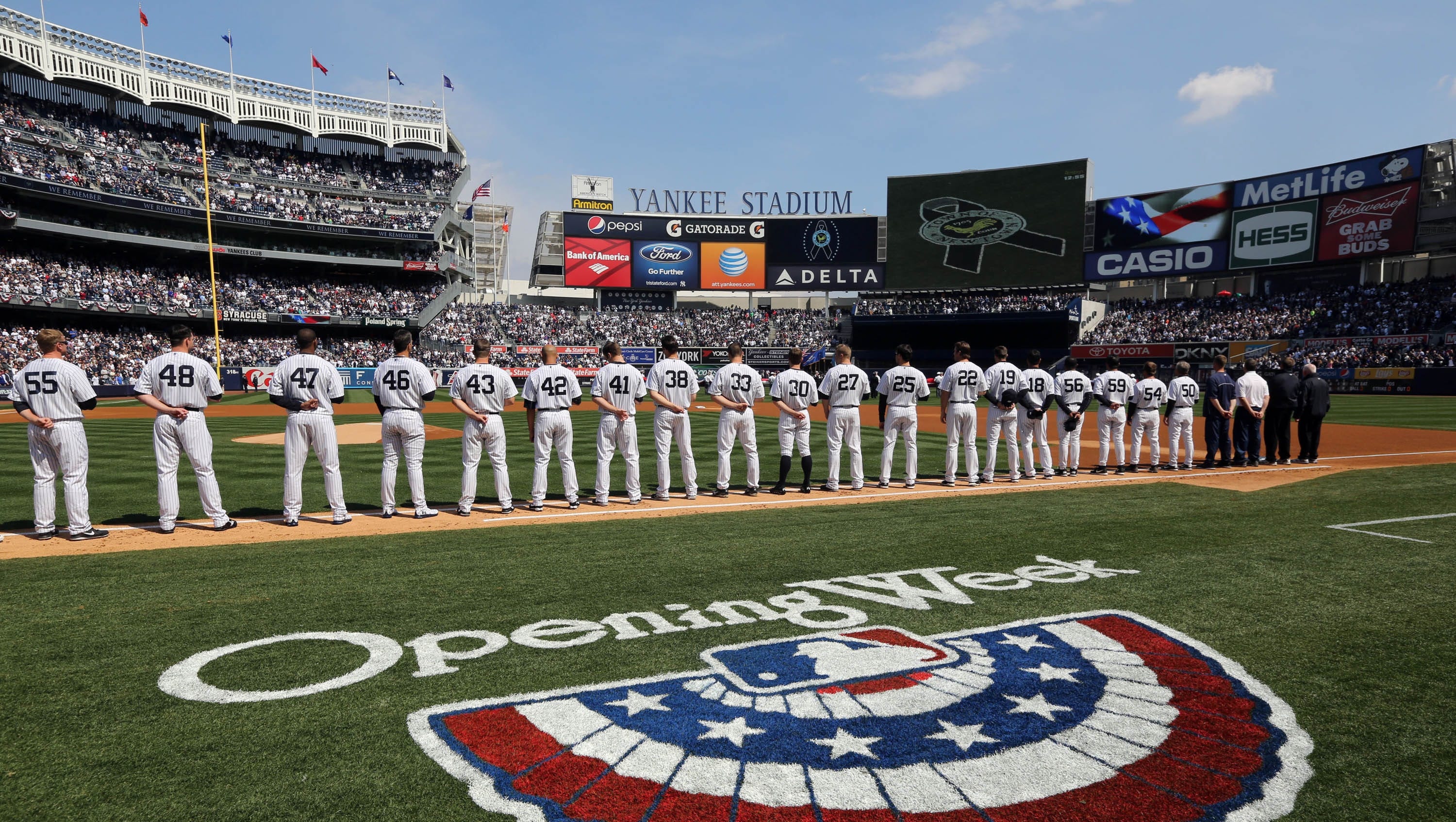 Yankees, Red Sox pay tribute to Newtown victims