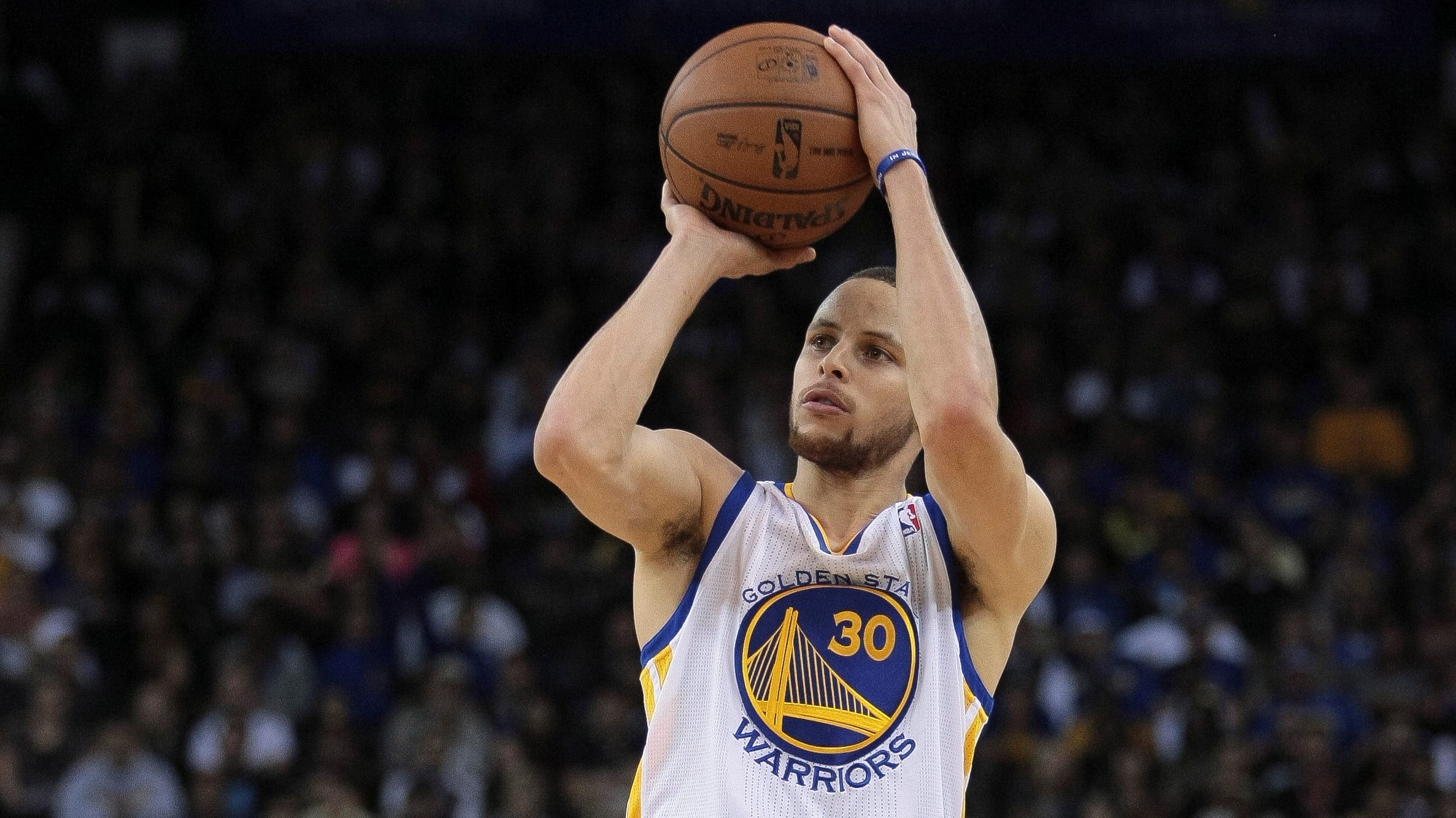 Stephen Curry closing in on three-point record
