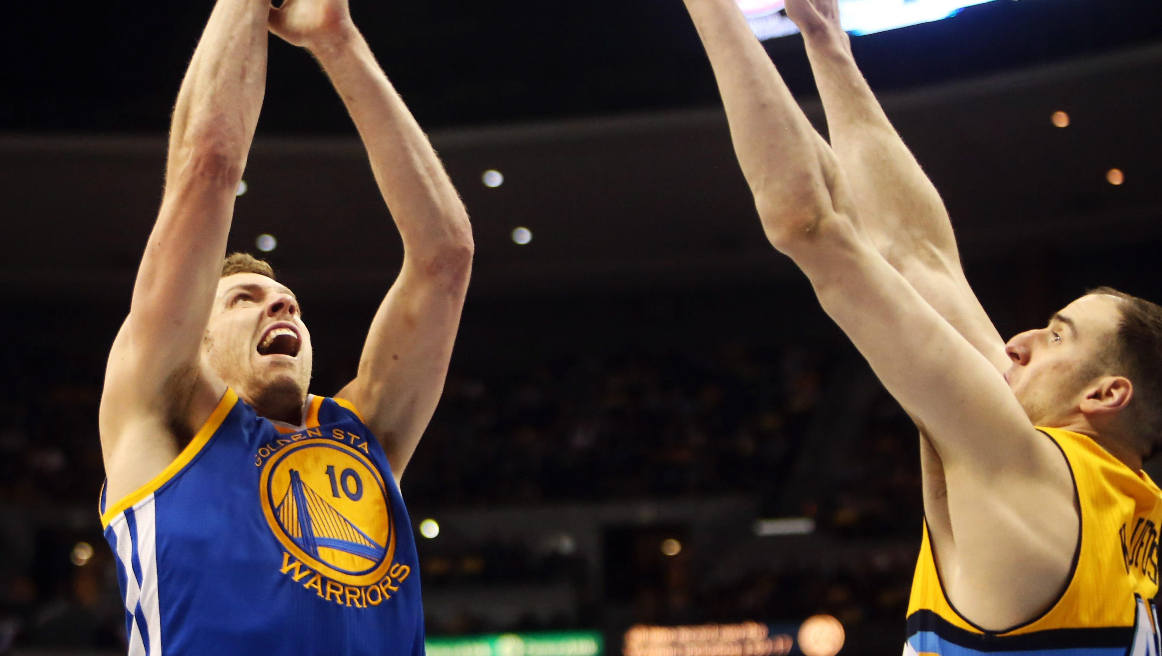 David Lee has hip injury, out for rest of NBA playoffs