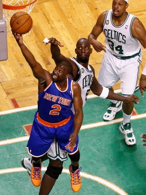 Knicks guard Raymond Felton makes a layup past Celtics defenders Kevin Garnett and Paul Pierce.