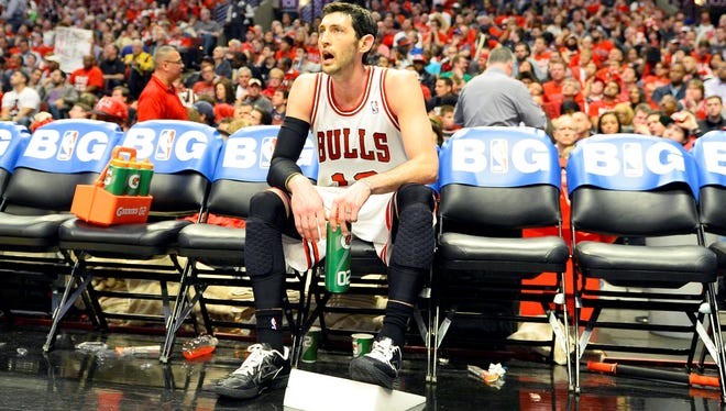 Chicago Bulls guard Kirk Hinrich won't be available for Game 5 against the Brooklyn Nets due to an injured calf.