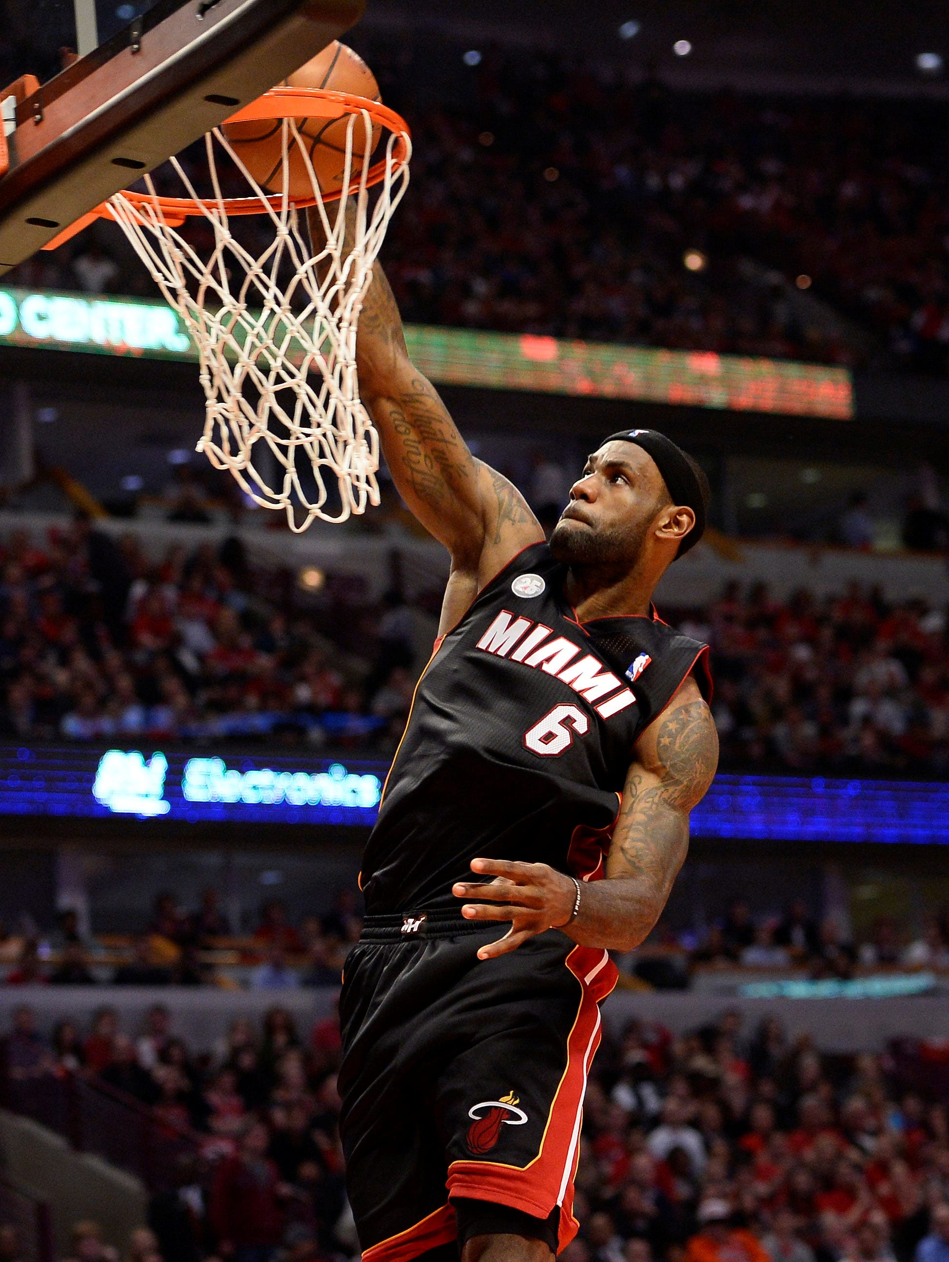 Lebron James Heat Shut Down Injured Bulls In Game 4