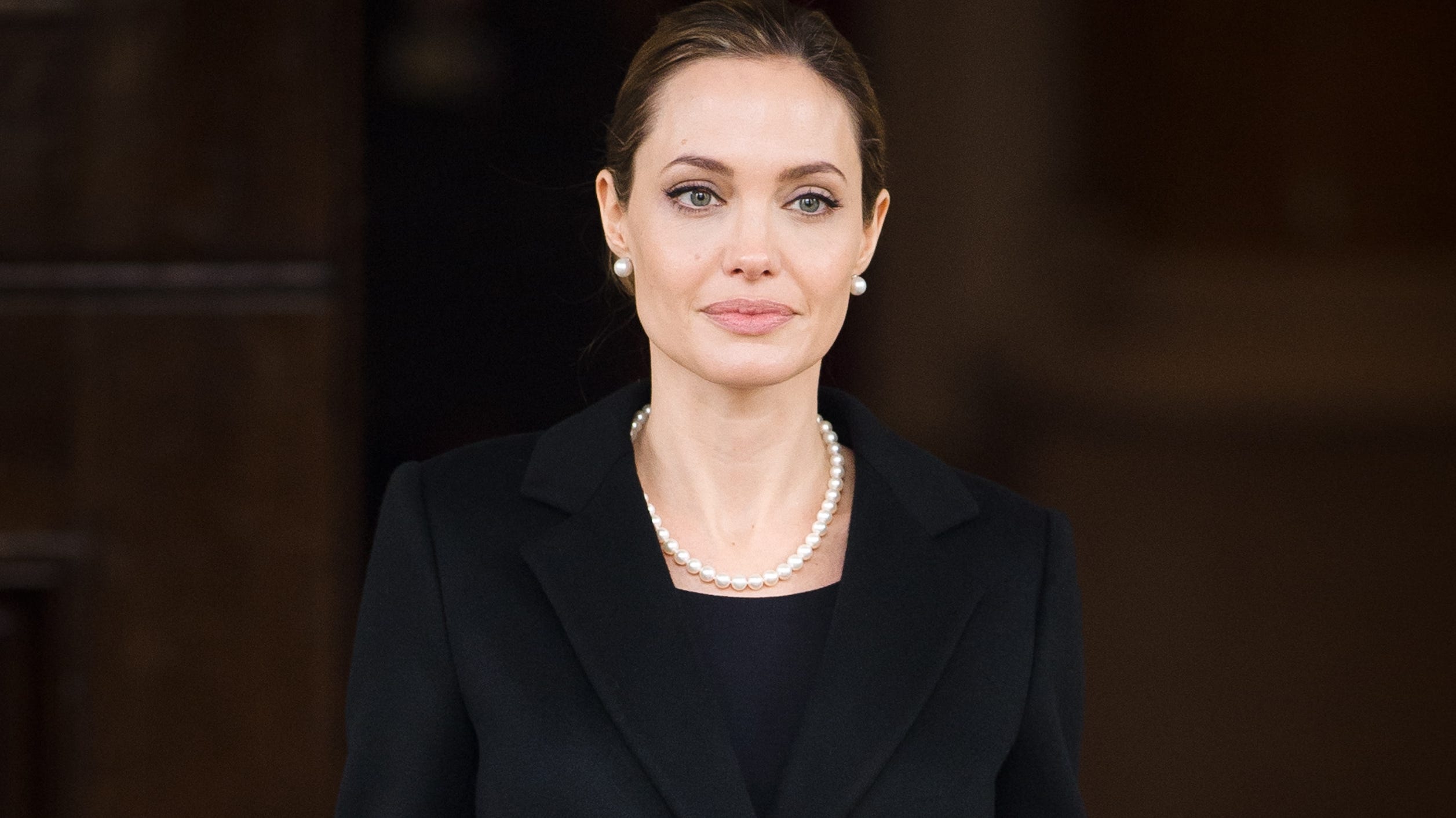 Angelina Jolie Reveals She Had Double Mastectomy angelina-jolie-reveals-she-had-double-mastectomy