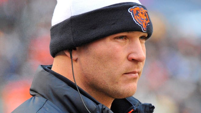 Chicago Bears linebacker Brian Urlacher on Wednesday announced his retirement after 13 years with the team, acknowledging that if his passion to play would not be up to his standards if he returned for another season.
