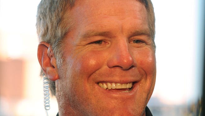 Massage therapists Christina Scavo and Shannon O'Toole said Brett Favre sent sexually suggestive texts to another therapist when he was with the New York Jets in 2008.