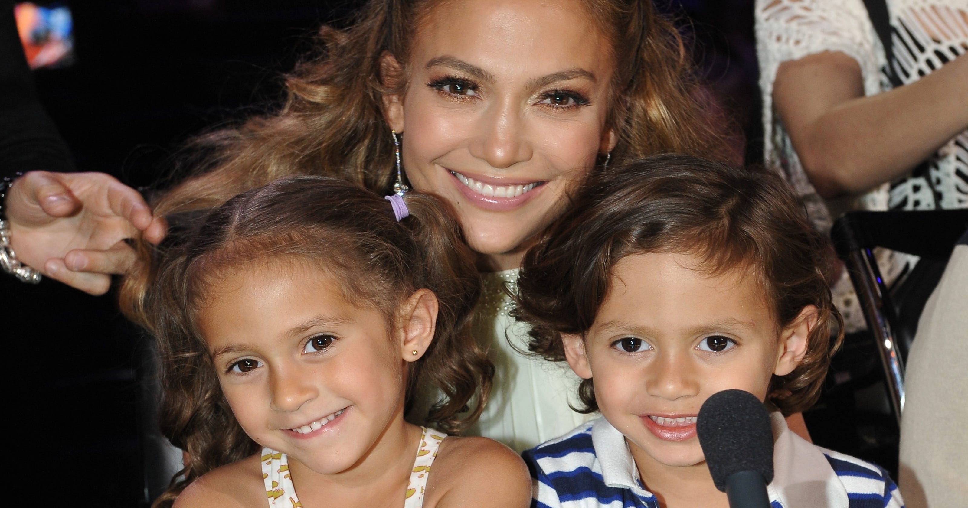 J.Lo acknowledges her 'non-traditional' family