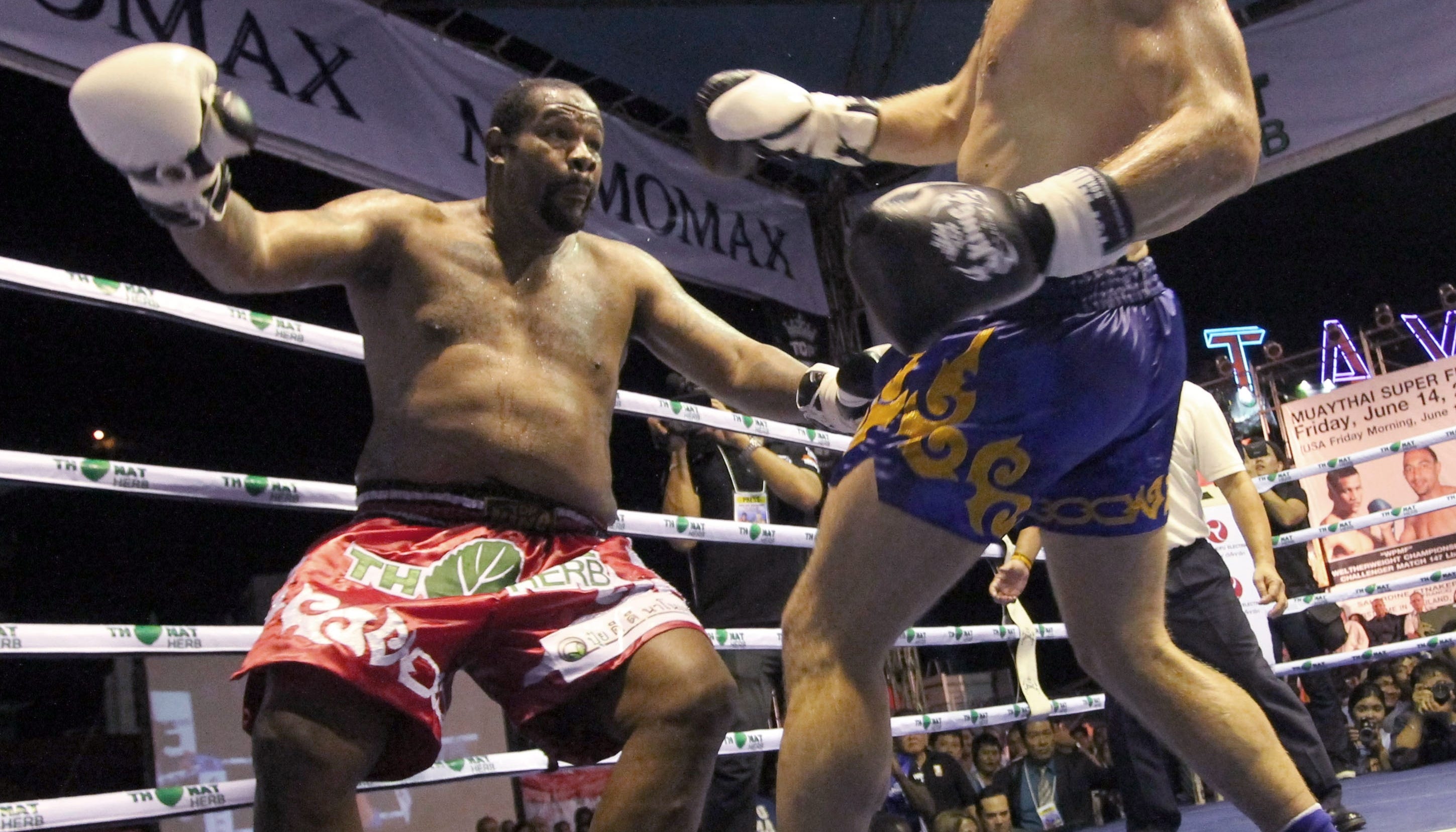 Correctie Acht theater Riddick Bowe's big flop in Thai kickboxing