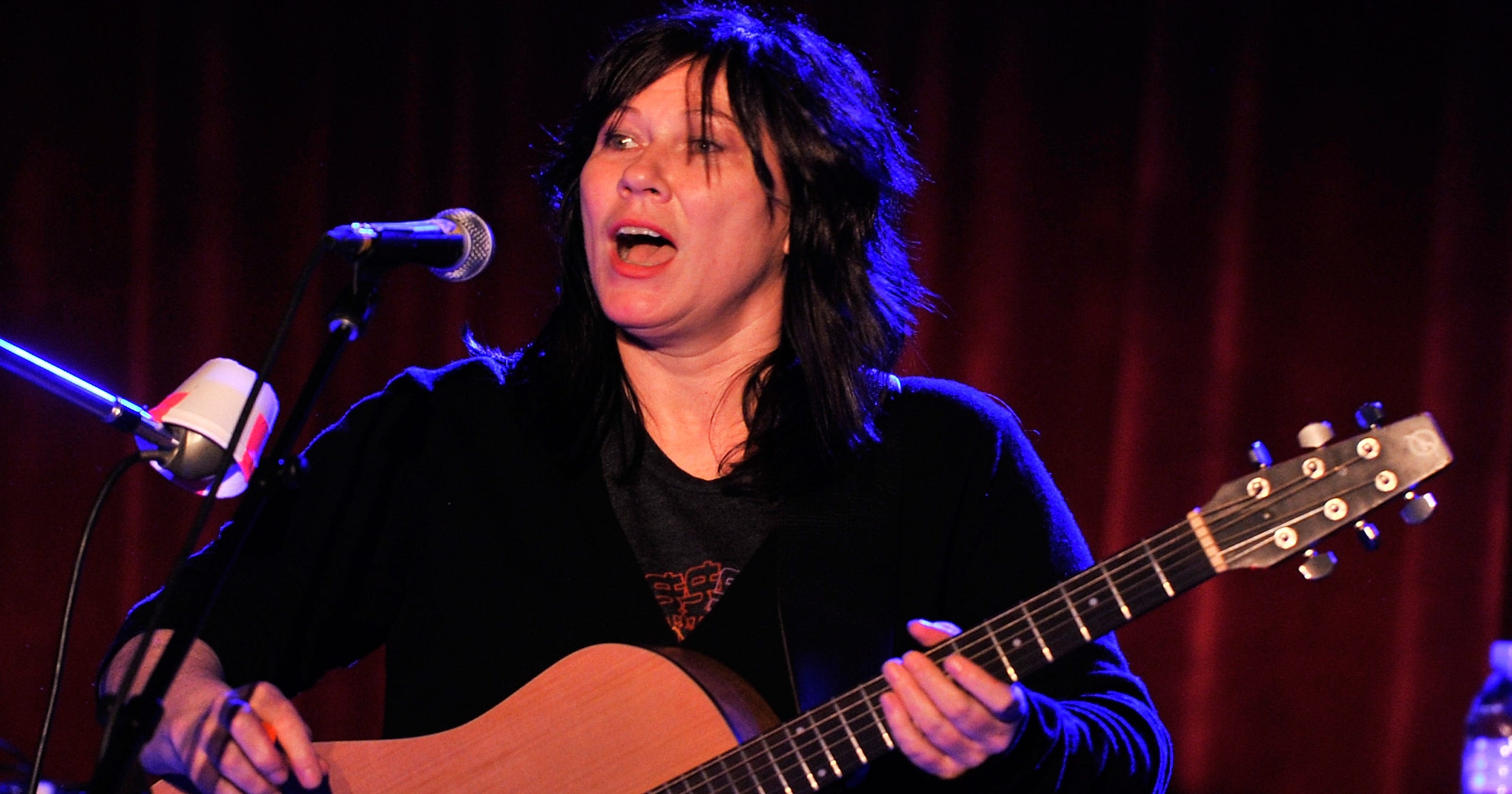 Singer Kim Deal leaves The Pixies