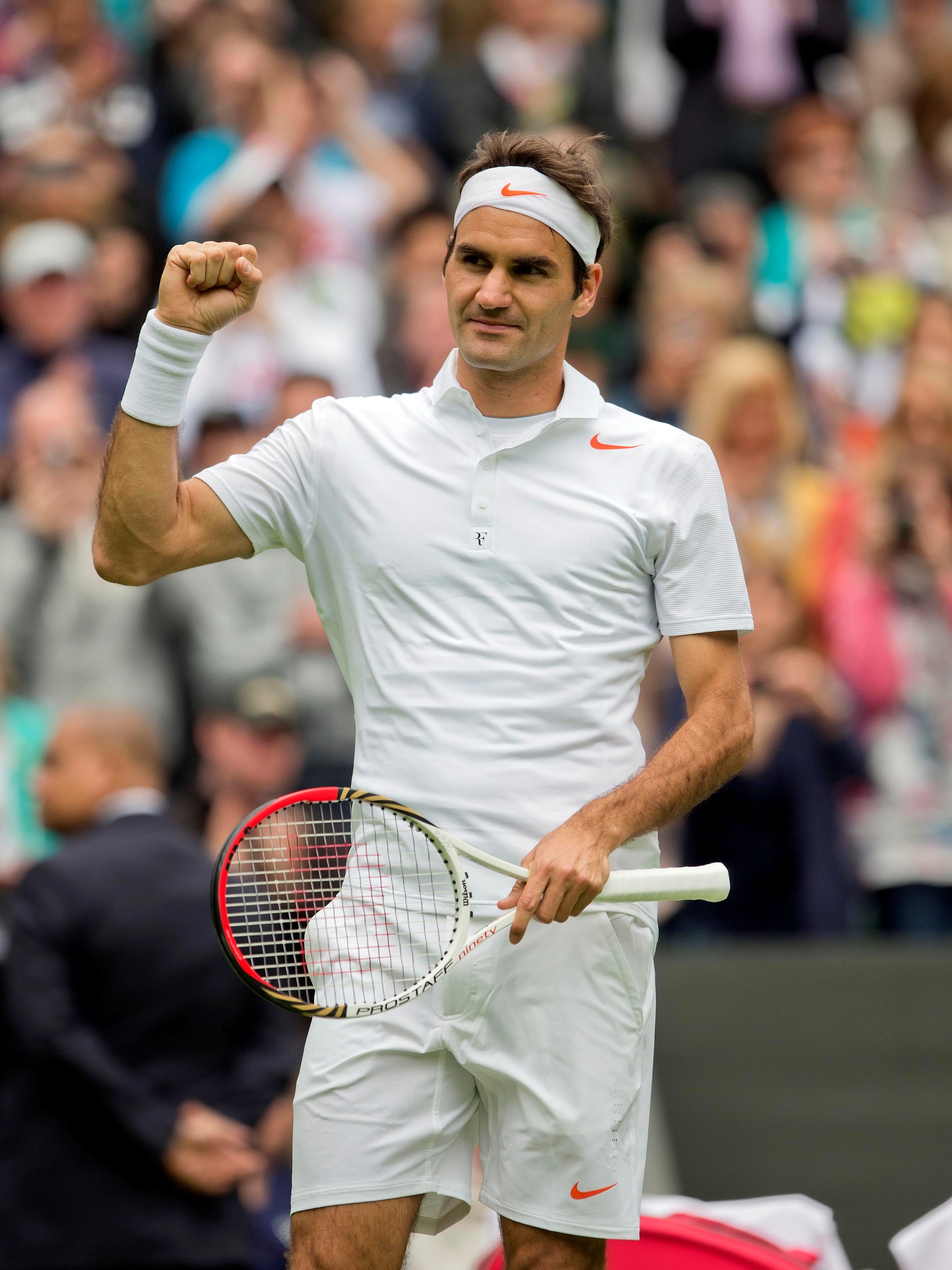 Calamiteit springen Leerling Wimbledon 2013: Federer, Sharapova advance
