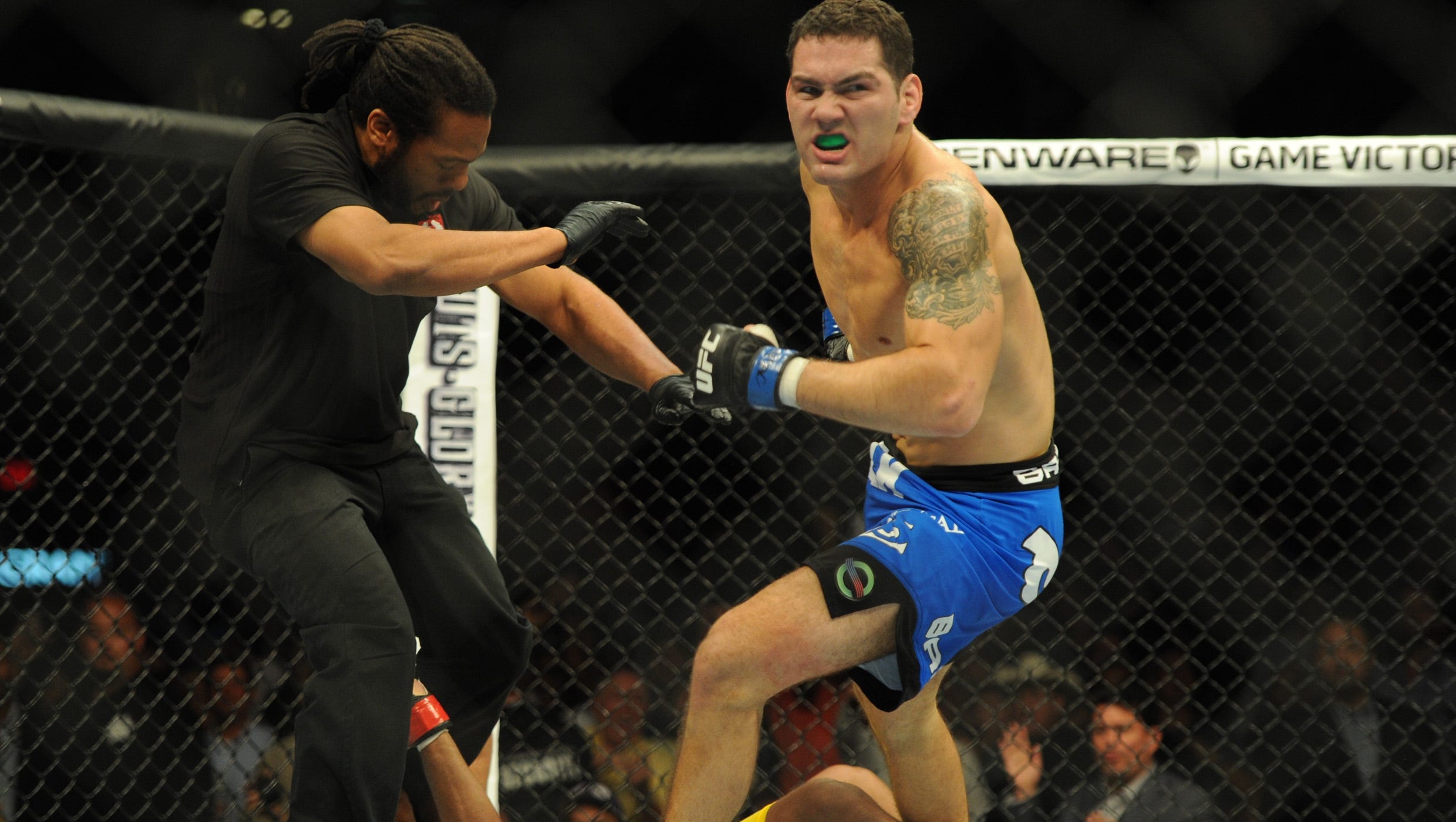 Referee Couldn T Tell If Anderson Silva Was Faking Or Unconscious At Ufc 162