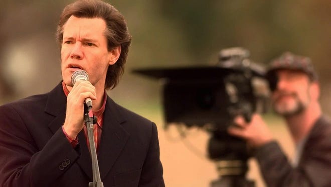 Randy Travis sings ''I Did my Part,'' Sunday, April 19, 1998.