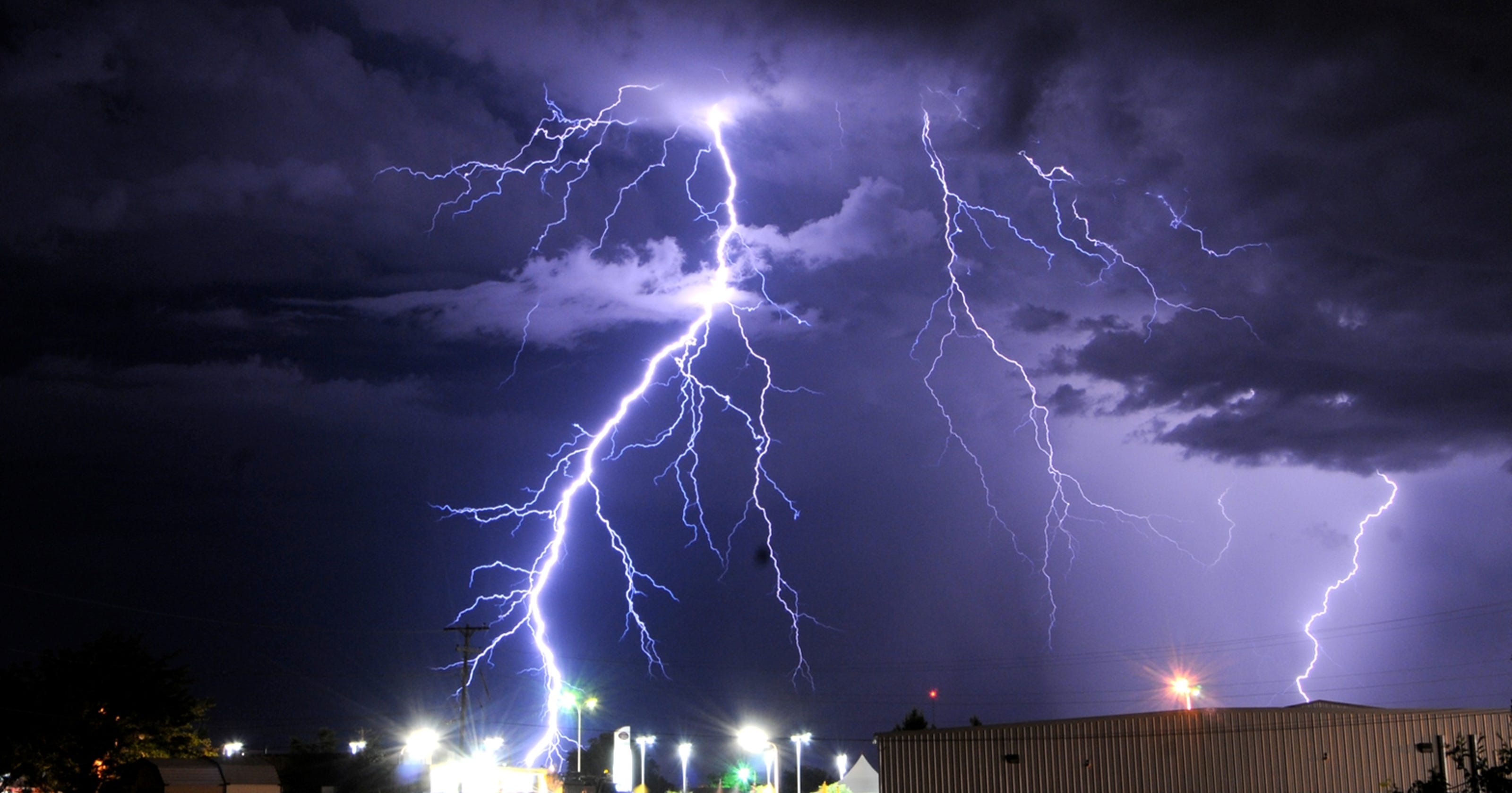 Pregnant woman survives lightning bolt, gives birth